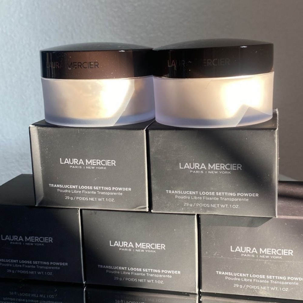 Laura Mercier Translucent Loose Setting Powder!